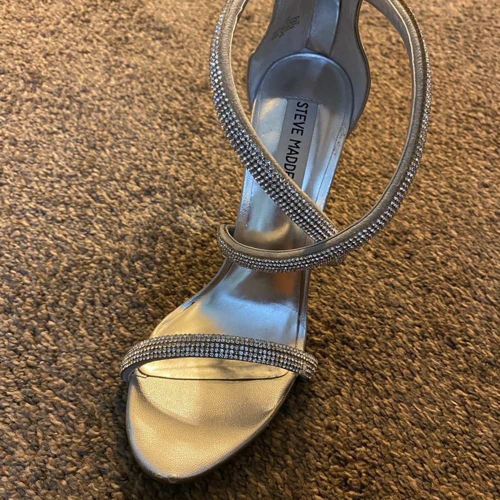 Stunning STEVE MADDEN HEELS